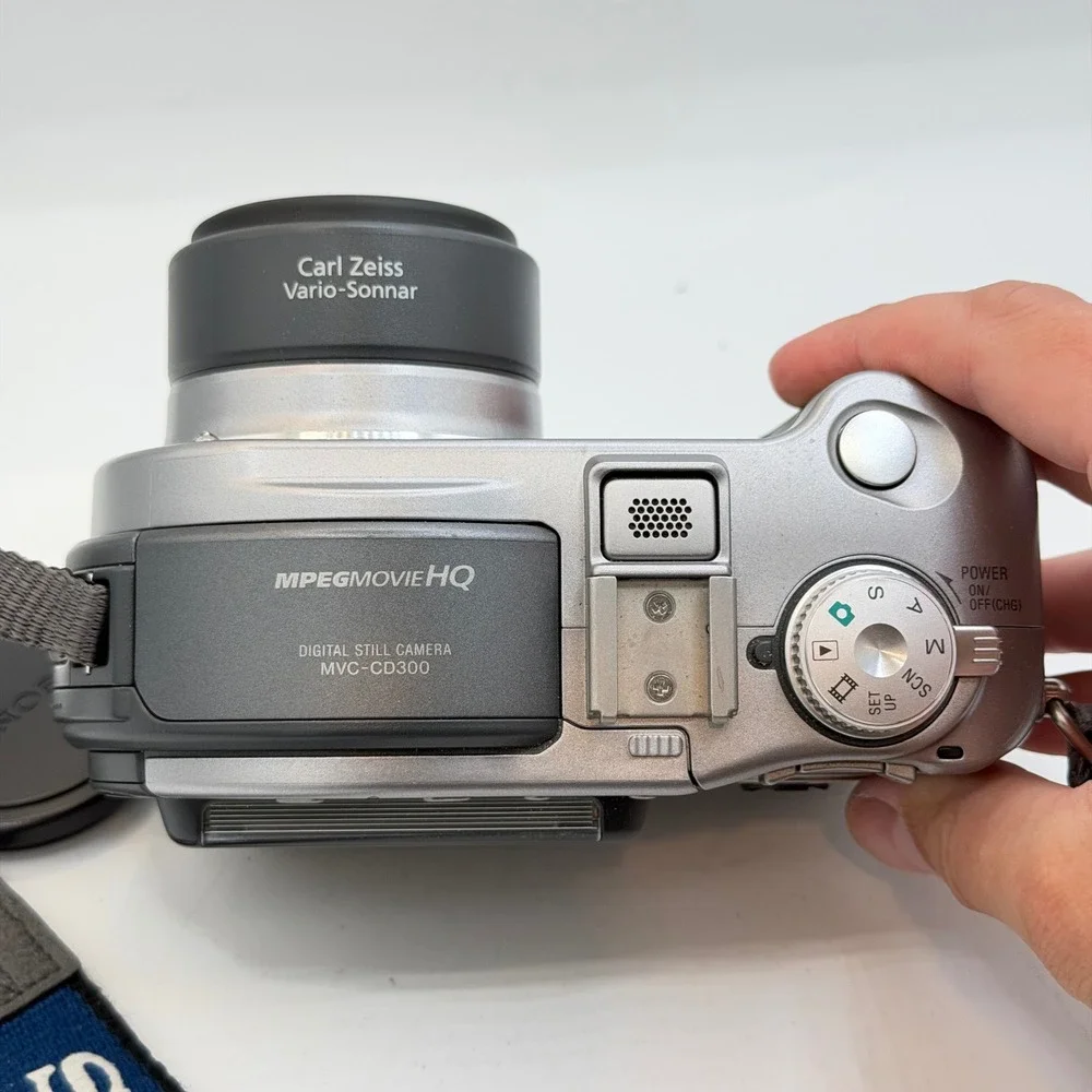 Sony CD Mavica MVC-CD300 Digital Camera Bundle 3.3MP Carl Zeiss Lens Tested